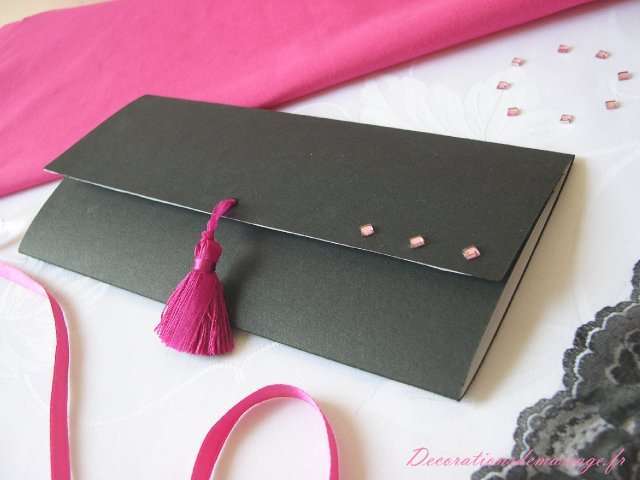   décoration mariage loisirs créatifs thème baroque faire part pampille rose fuchsia noir strass