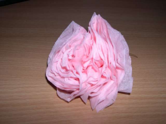  réalisation rose en papier serviette loisirs créatifs bricolage faire soi même 