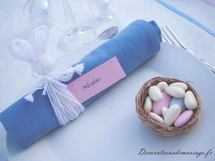 dées décoration de table pâques couleurs pastel idées décoration de table pâques rond de serviette marque place porte nom lièvre de paques en laine petit nid à dragées couleurs pastel loisirs créatifs bricolage faire soi même