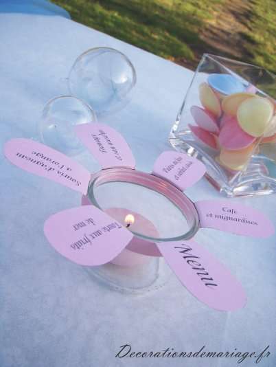 dées décoration de table pâques menu photophore en fleur dées décoration de table pâques menu fleur photophore pot de yaourt en verre couleurs pastel loisirs créatifs bricolage faire soi même