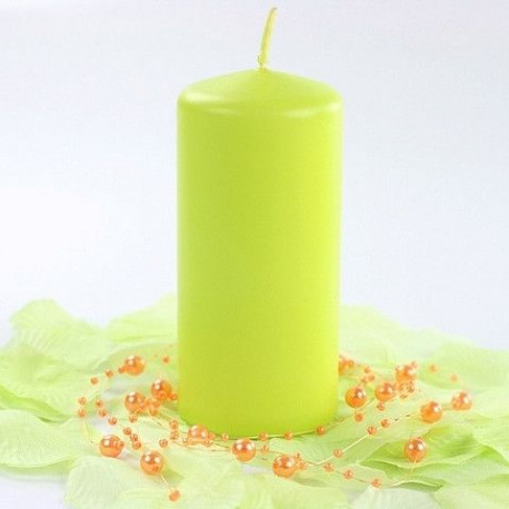 La bougie cylindrique vert 6cm sur 12cm La bougie cylindrique vert 6cm sur 12cm