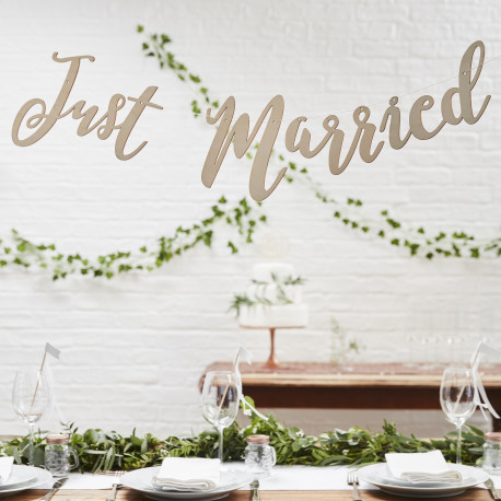 La banderole just married en bois La banderole just married en bois