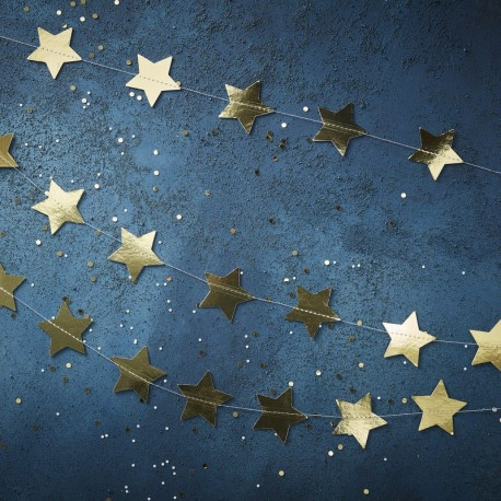 La guirlande d'étoiles dorées La guirlande d'étoiles dorées