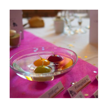 La décoration d'Emeline et de Julien : Les pigeonniers (blanc, fuchsia, vert, jaune) La décoration d'Emeline et de Julien : Les pigeonniers (blanc, fuchsia, vert, jaune)