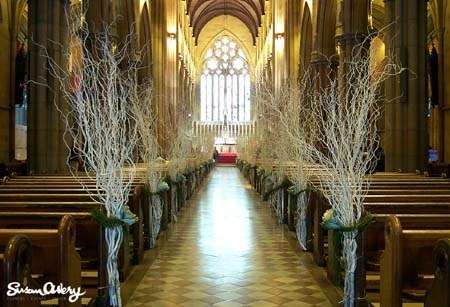 decoration bancs d'eglise  mariage composition florale branchage