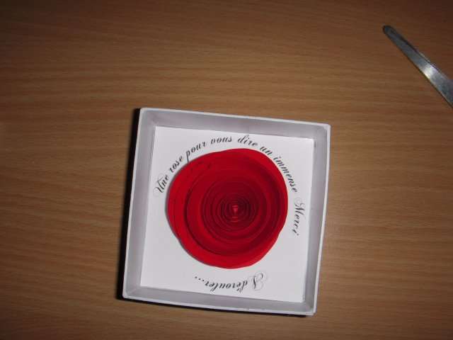  création  réalisation remerciement boîte rose original rose en papier roulé bricolage à faire soi même