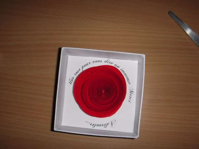 réalisation remerciement boîte rose création réalisation remerciement boîte rose original rose en papier roulé bricolage à faire soi même
