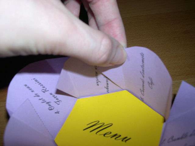 création menu mariage thème champêtre nature fleur explication bouton de fleur à déplie
