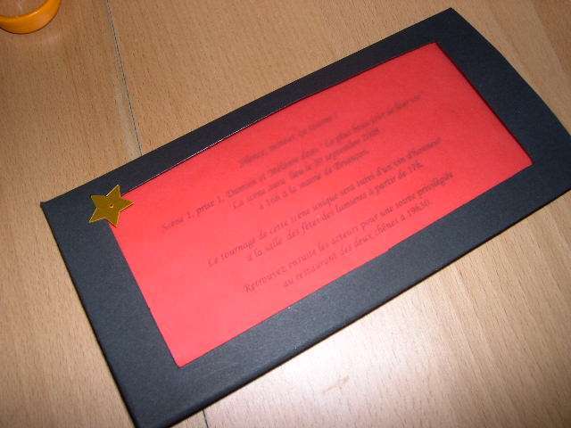    réalisation modèle exemple faire part invitation mariage thème cinéma loisirs créatifs bricolage faire soi même pochette pellicule film noir rouge papier calque paillettes étoile