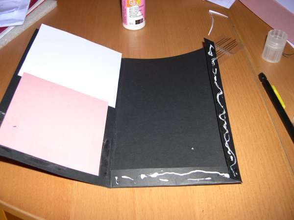  réalisation modèle exemple faire part invitation mariage thème musique piano loisirs créatifs bricolage faire soi même pochette noir et fuchsia touches clavier scrapbooking carte origami