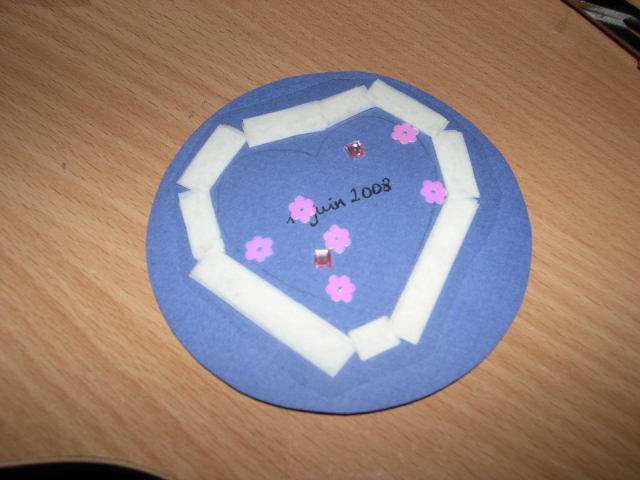 réalisation modèle exemple faire part invitation mariage thème surprise enfance réalisation modèle exemple faire part invitation mariage thème surprise enfance loisirs créatifs bricolage faire soi même rond coeur shaker box scrapbooking bleu et fuchsia ruban adhésif 3D