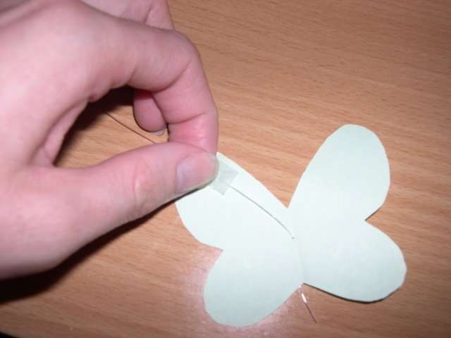   réalisation mobile de papillon en papier  bricolage faire soi même 