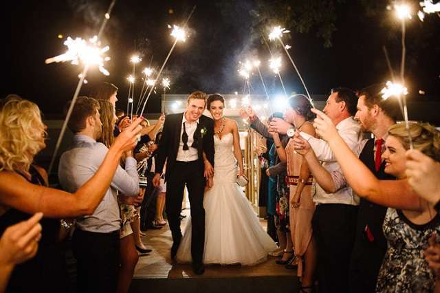 Articles de fête tendance mariage 2020 : fumigène, ballons confettis