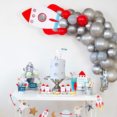 Déco anniversaire astronaute : guirlande, animation, candy bar