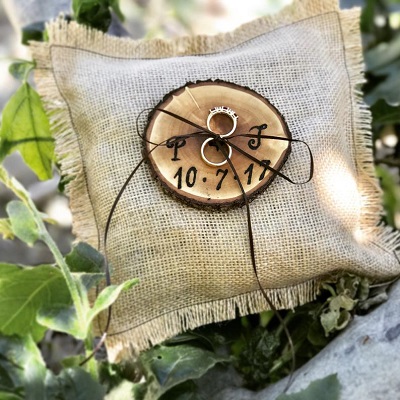 coussin jute et rondin de bois automne