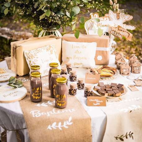 https://www.decorationsdemariage.fr/img/cms/bapteme-champetre/bouteille-en-verre-candy-bar-bapteme.jpg