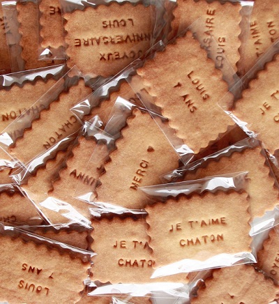 biscuits personnalisés cadeau pour invités anniversaire