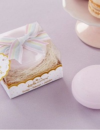 cadeau invité savon macaron thème gourmandise