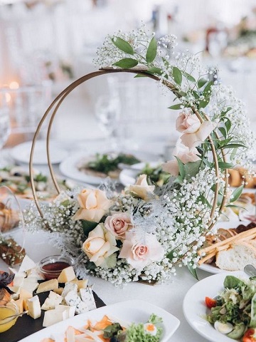 decoration centre de table mariage avec cerceau métallique