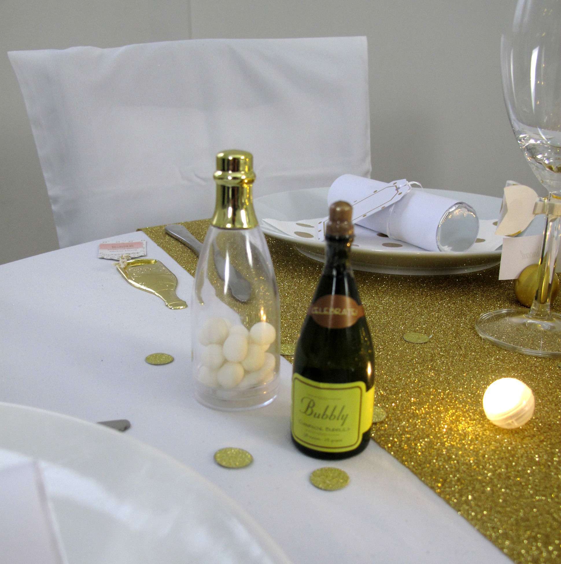 cadeaux invités theme champagne bouteille de champagne bulles contenant dragees