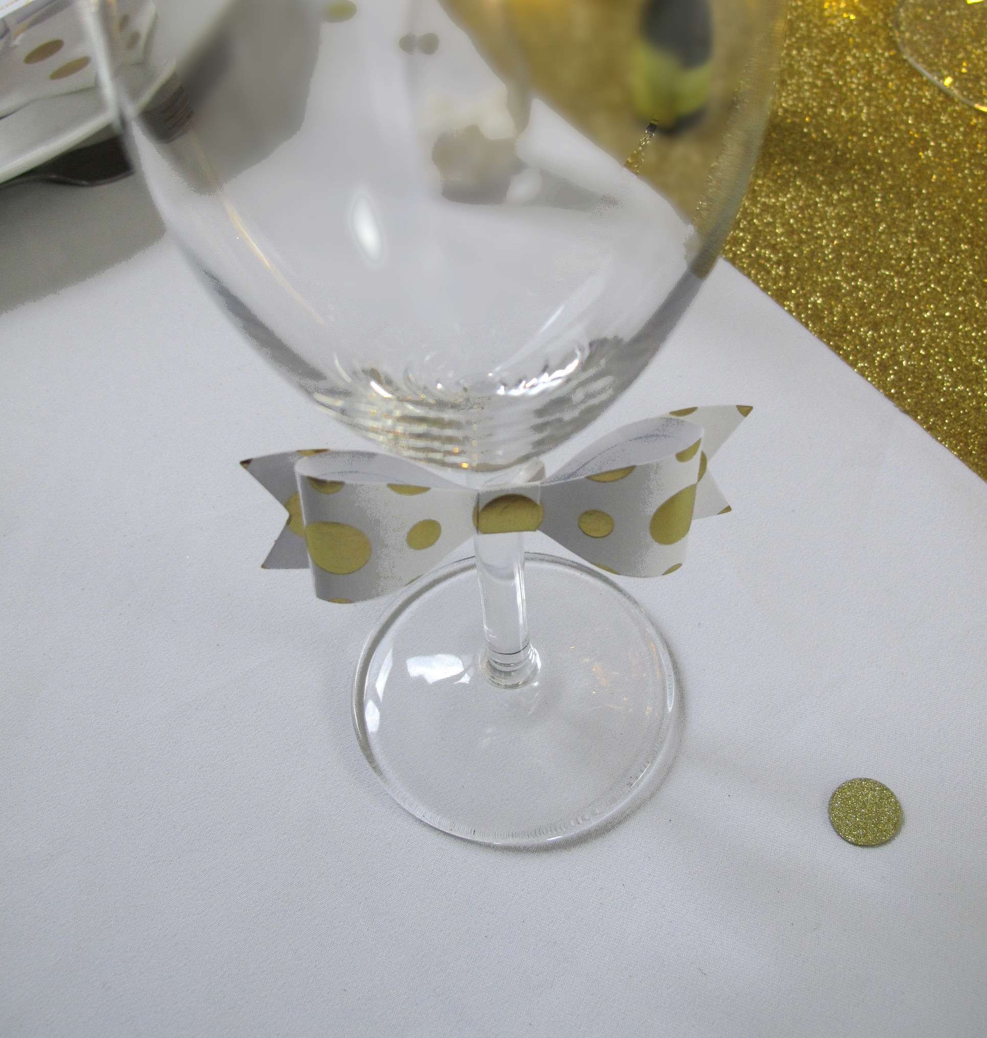 noeud papillon sur verre