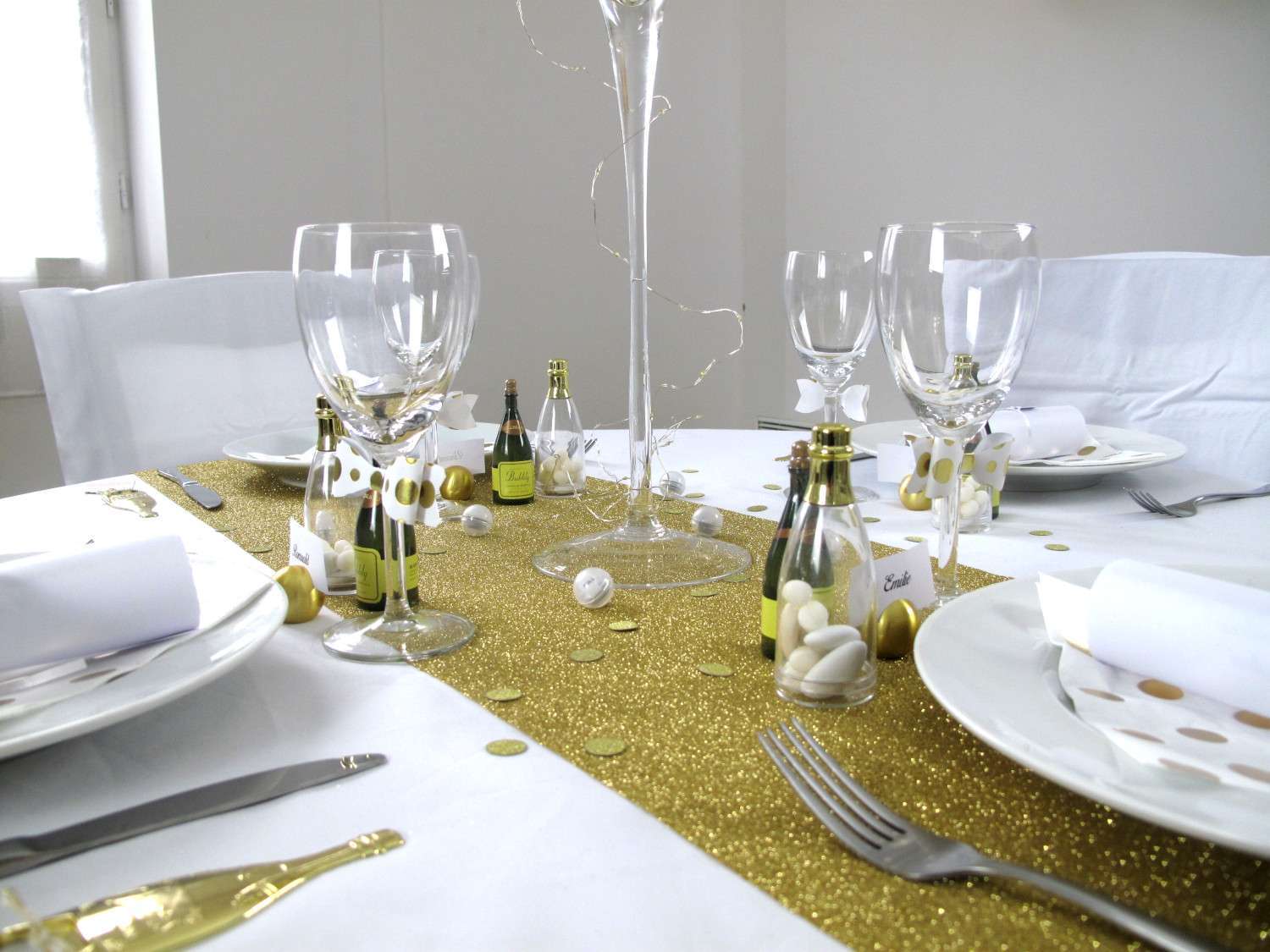 theme champagne decoration nouvel an table or