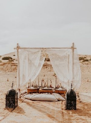 tipi tente avec voilage pour décoration mariage desert chic