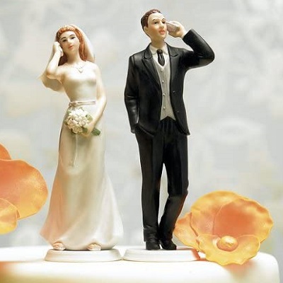 figurine mariage accro au téléphone