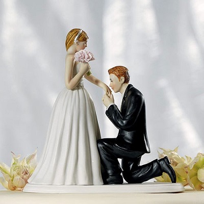 figurine mariage baise main