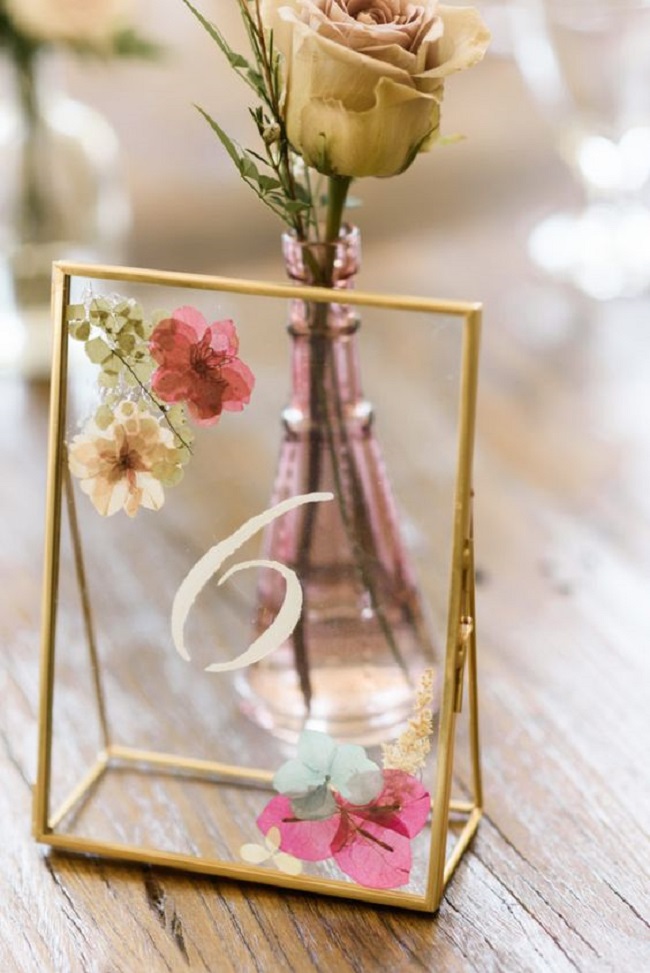 numero de table mariage cadre transparent fleur séchée