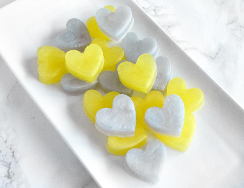 cadeau-invités savon coeur jaune et gris