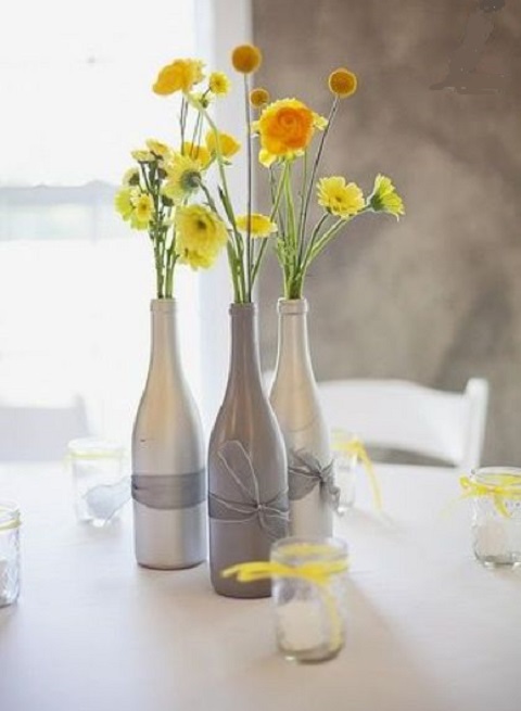 centre de table mariage gris et jaune bouteille