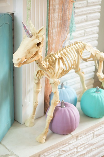 decoration pastel girly halloween squelette licorne