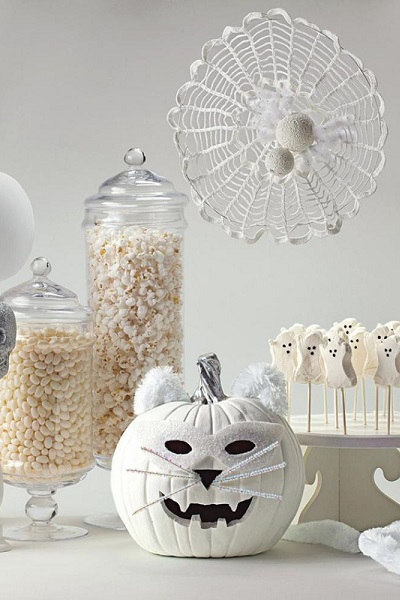 idées décoration Halloween blanche monochrome