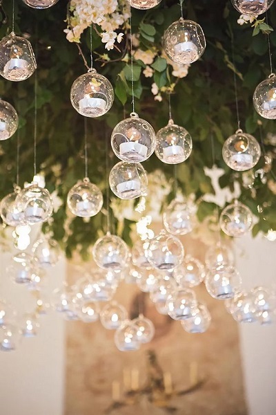 boules en verre suspendues decoration plafond
