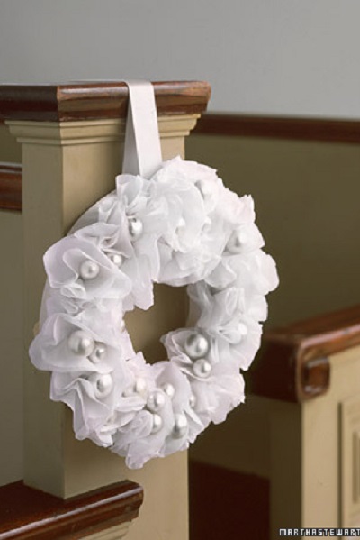 couronne-tulle-boule-de-noel-deco-salle-hiver