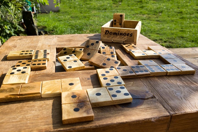 jeu de domino geant mariage extérieur 