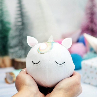 boule surprise cadeau invite enfant anniversaire licorne