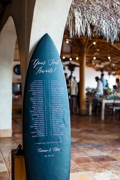 planche de surf livre d'or plan de table mer