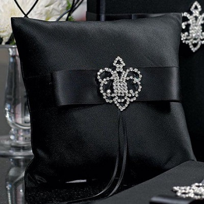 coussin alliance mariage noir fleur de lys