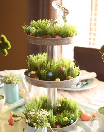 centre table surprenant pour paques desserte à étage avec herbes et oeufs comme un jardin