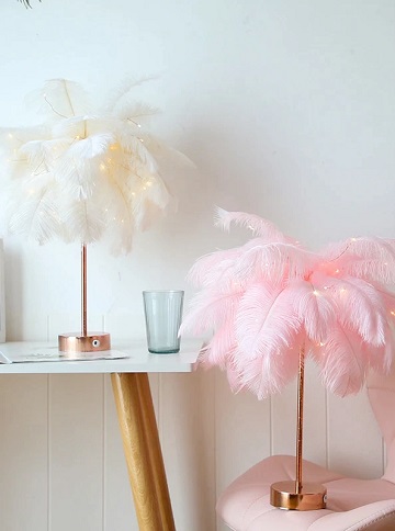 lampe DIY avec plume autruche de couleur