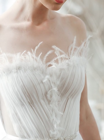 robe de mariée avec plume autruche