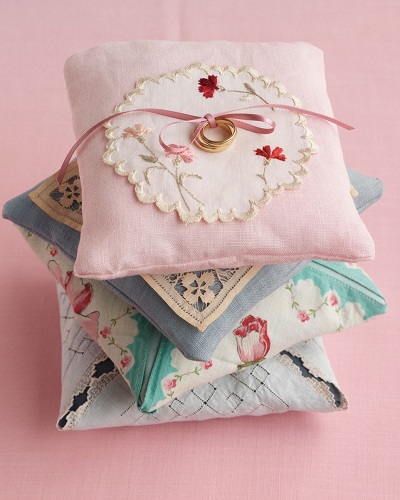 coussin alliances broderie napperon tissu