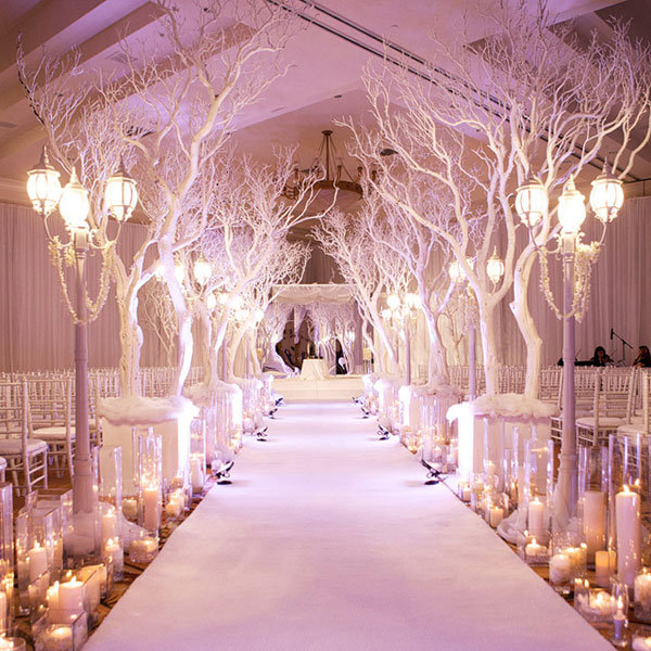 allée mariage avec arbre décoration salle