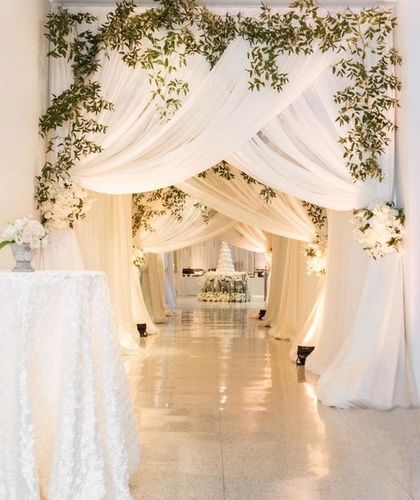 entrée salle de mariage avec rideau