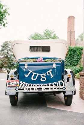 decoration voiture mariage just married banderole bois