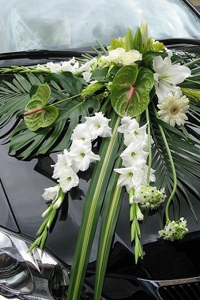voiture des mariés decoration tropical
