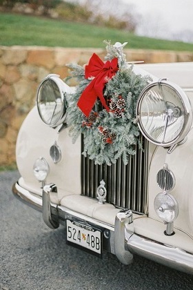 décoration voiture des mariés hiver couronne sapin