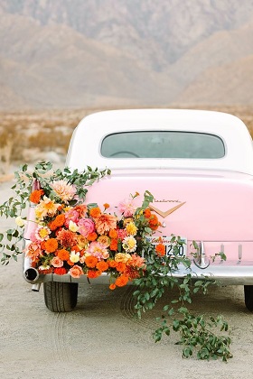 deco voiture mariage champetre composition florale